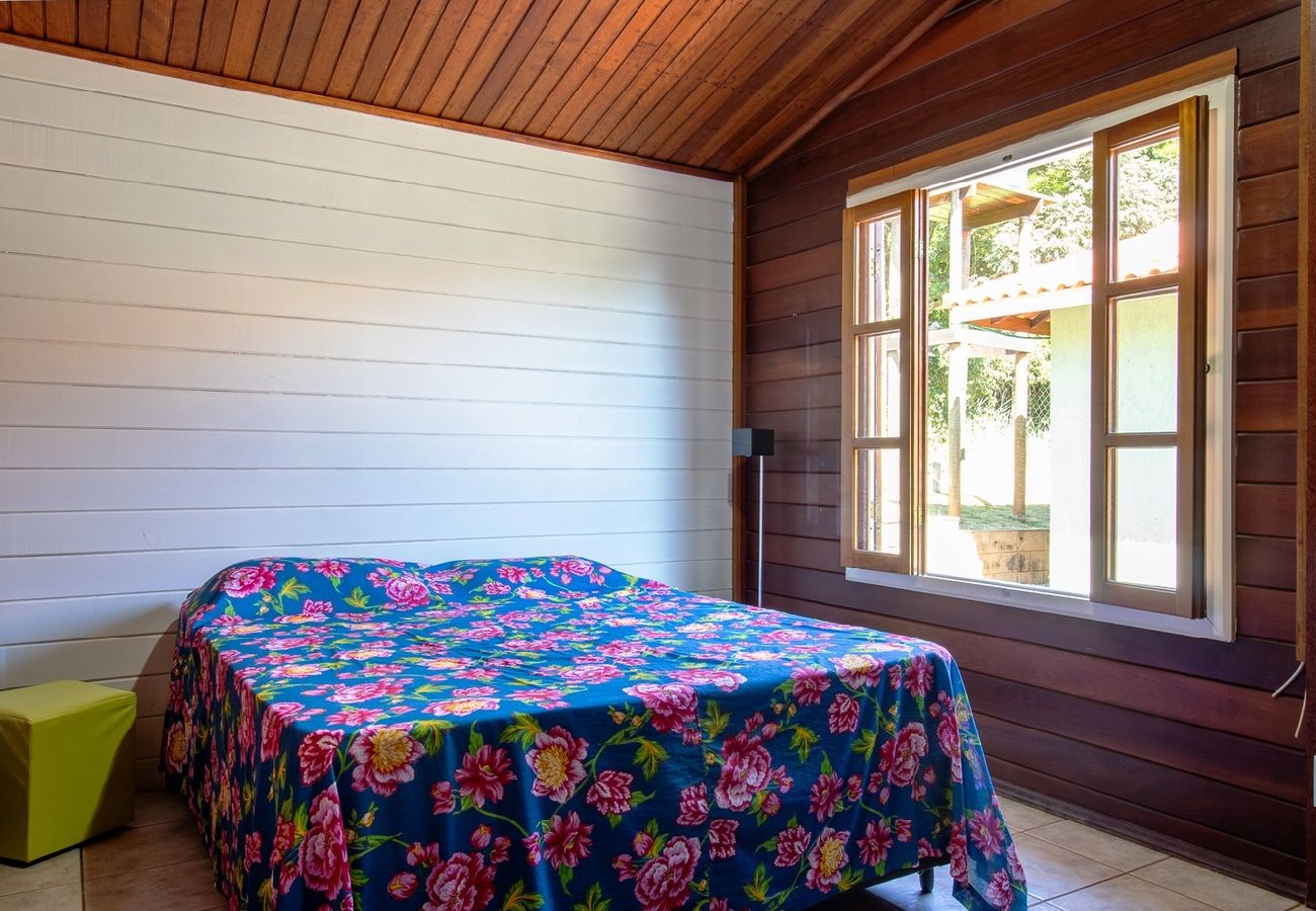 Casa em Bragança Paulista - Incrível chácara com lazer completo,WiFi e piscina Casa em Bragança Paulista - Incrível chácara com lazer completo,WiFi e piscina