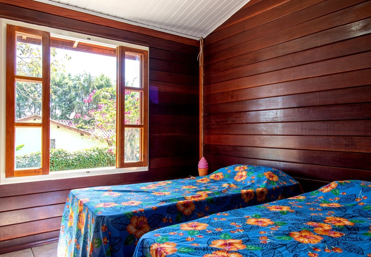 Casa em Bragança Paulista - Incrível chácara com lazer completo,WiFi e piscina Casa em Bragança Paulista - Incrível chácara com lazer completo,WiFi e piscina