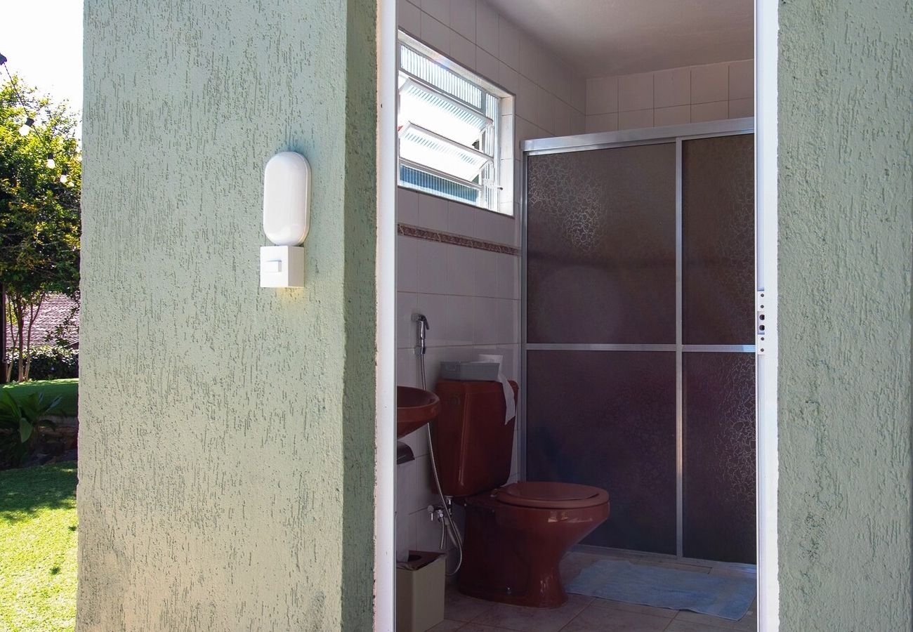 Casa em Bragança Paulista - Incrível chácara com lazer completo,WiFi e piscina Casa em Bragança Paulista - Incrível chácara com lazer completo,WiFi e piscina