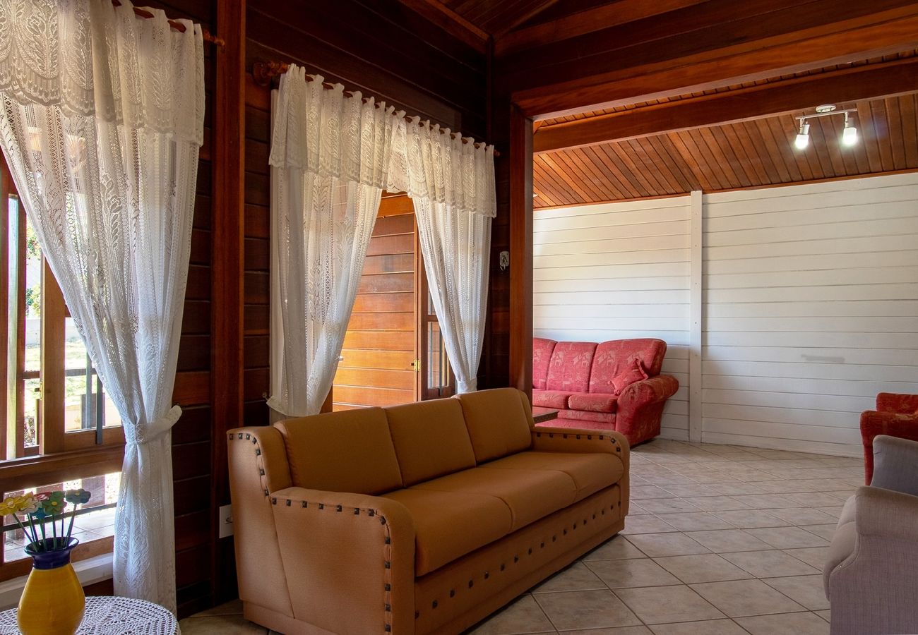 Casa em Bragança Paulista - Incrível chácara com lazer completo,WiFi e piscina Casa em Bragança Paulista - Incrível chácara com lazer completo,WiFi e piscina