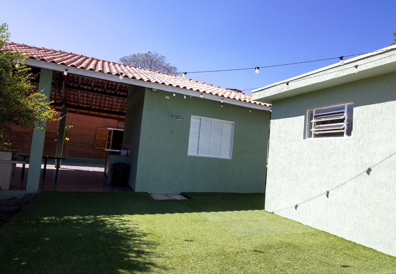 Casa em Bragança Paulista - Incrível chácara com lazer completo,WiFi e piscina Casa em Bragança Paulista - Incrível chácara com lazer completo,WiFi e piscina