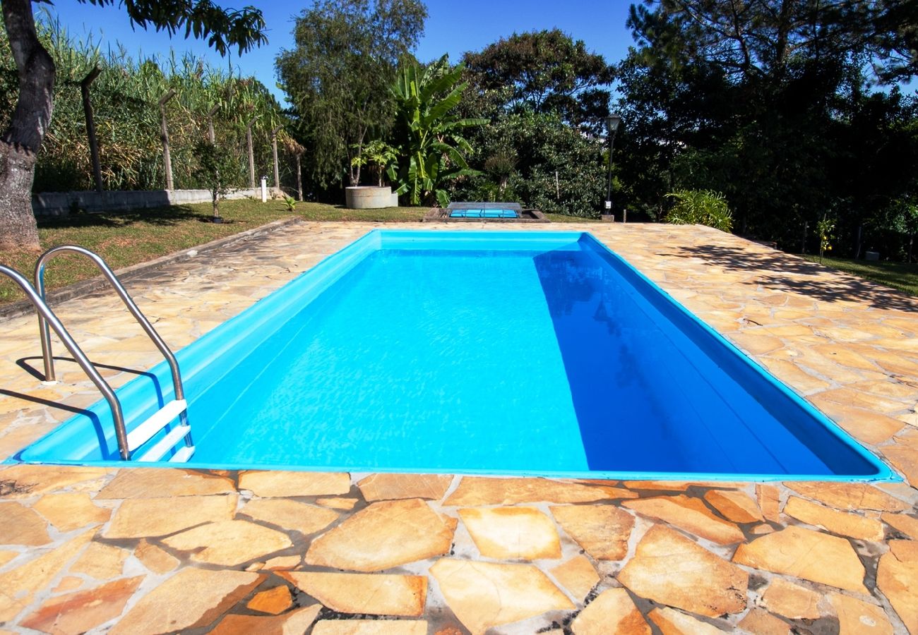 Casa em Bragança Paulista - Incrível chácara com lazer completo,WiFi e piscina Casa em Bragança Paulista - Incrível chácara com lazer completo,WiFi e piscina