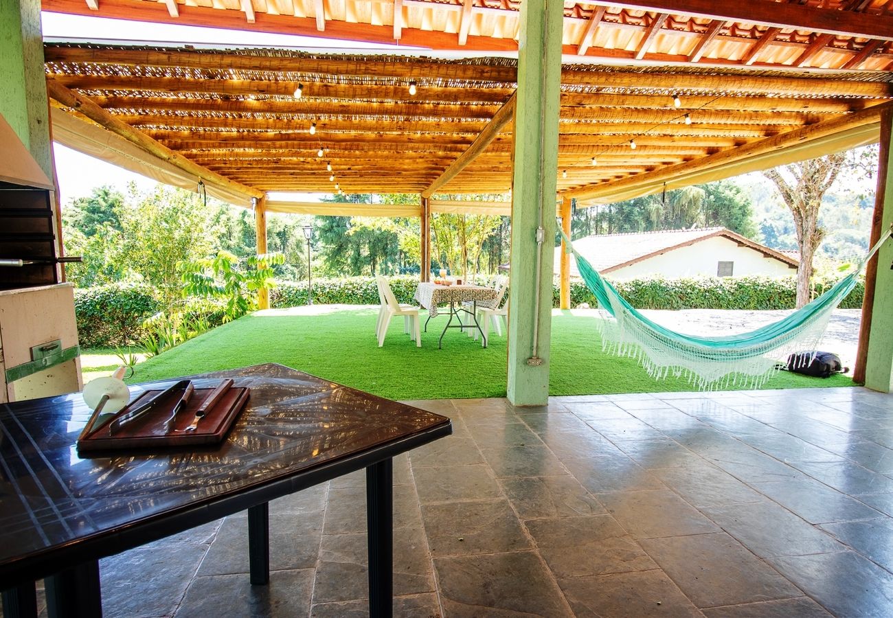 Casa em Bragança Paulista - Incrível chácara com lazer completo,WiFi e piscina Casa em Bragança Paulista - Incrível chácara com lazer completo,WiFi e piscina