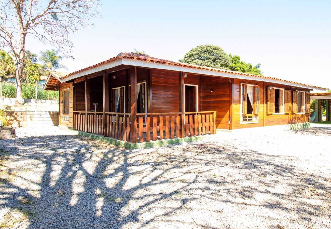 Casa em Bragança Paulista - Incrível chácara com lazer completo,WiFi e piscina Casa em Bragança Paulista - Incrível chácara com lazer completo,WiFi e piscina