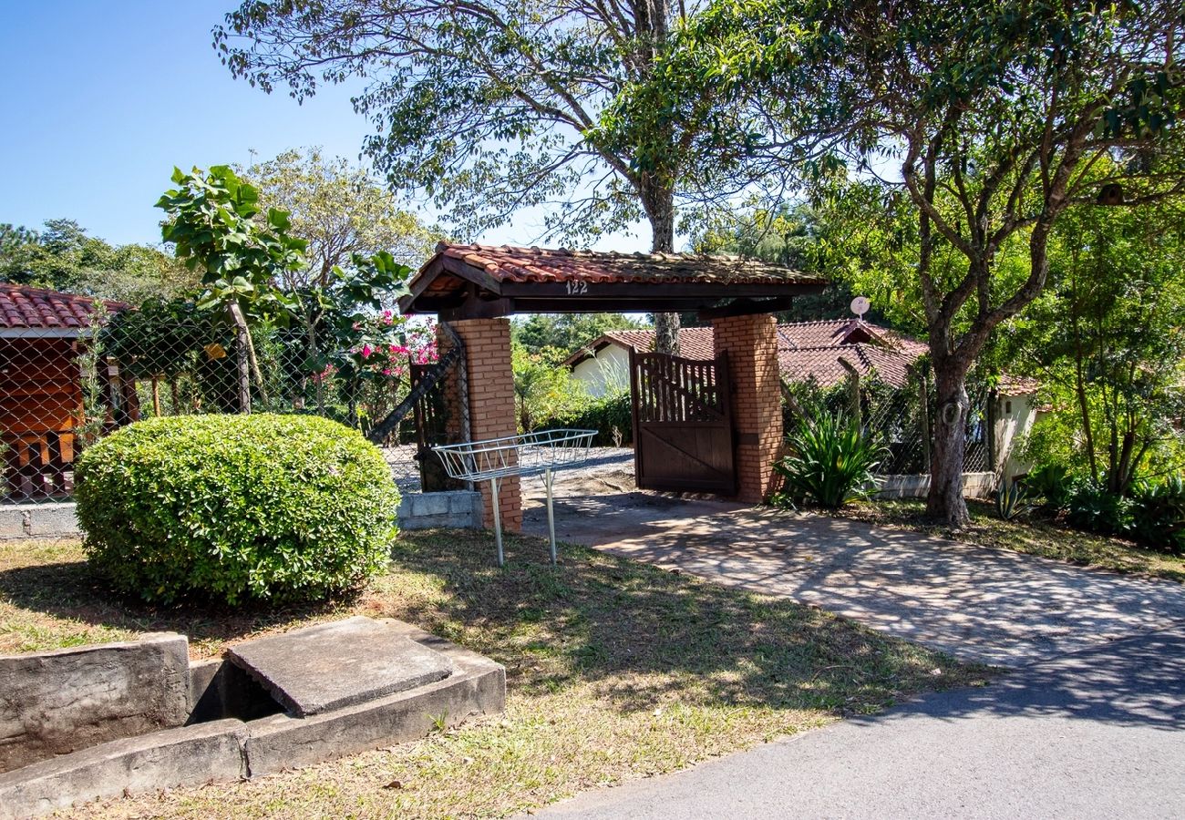 Casa em Bragança Paulista - Incrível chácara com lazer completo,WiFi e piscina Casa em Bragança Paulista - Incrível chácara com lazer completo,WiFi e piscina