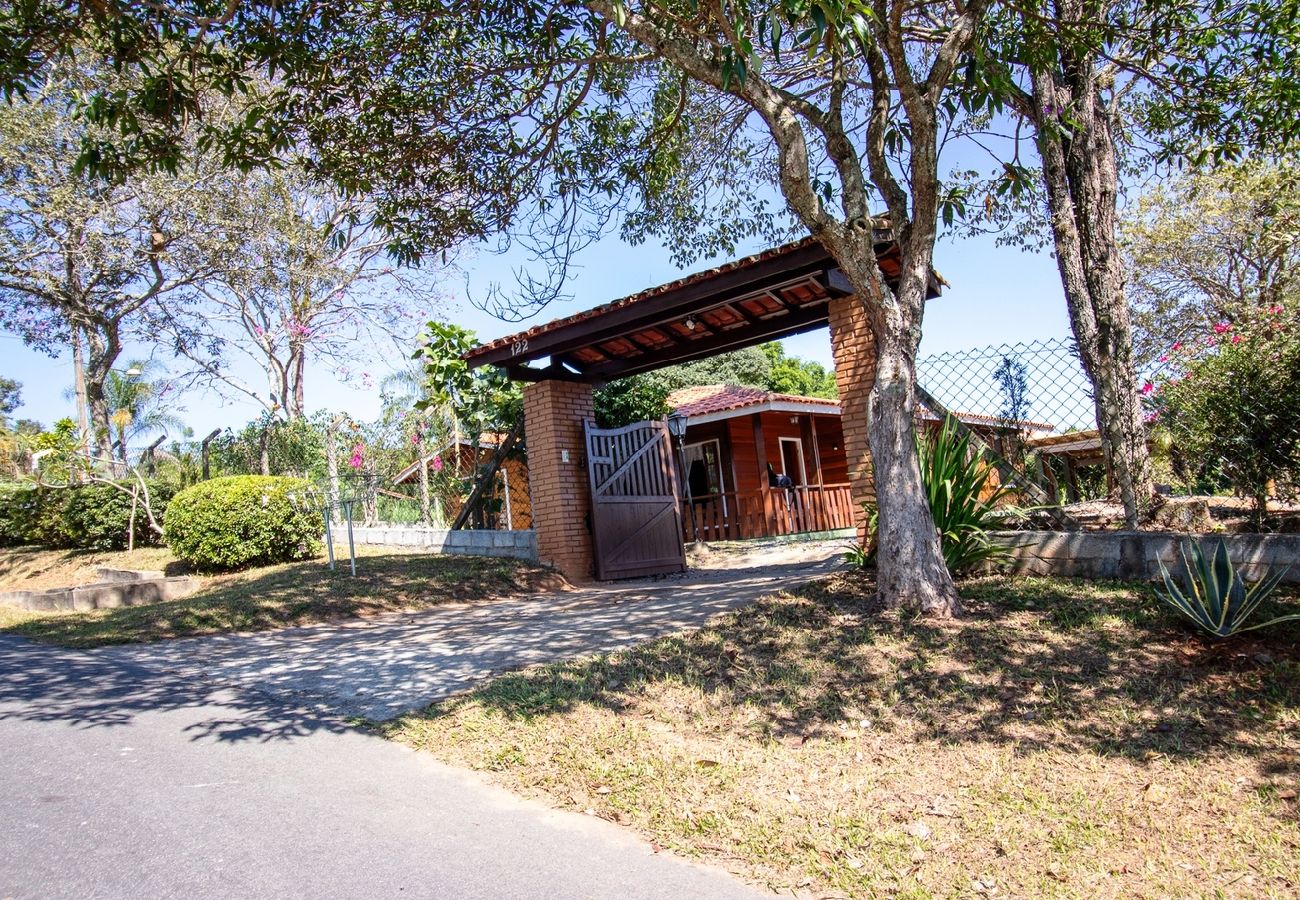 Casa em Bragança Paulista - Incrível chácara com lazer completo,WiFi e piscina Casa em Bragança Paulista - Incrível chácara com lazer completo,WiFi e piscina