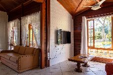 Casa em Bragança Paulista - Incrível chácara com lazer completo,WiFi e piscina