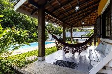 Casa em São Sebastião - Casa com piscina a 500m da Praia de Boiçucanga