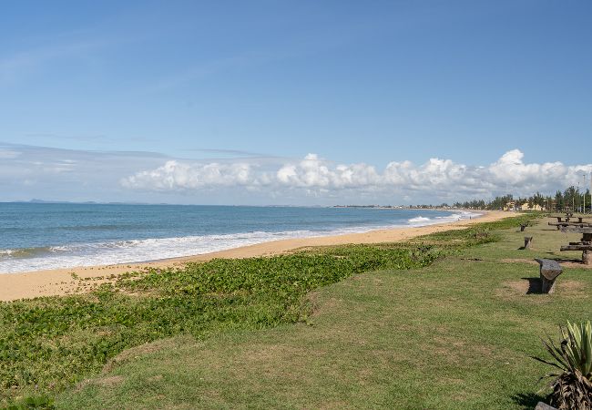 Apartamento em Rio das Ostras - Apto com Wi-Fi a 950m da Praia da Tartaruga Apartamento em Rio das Ostras - Apto com Wi-Fi a 950m da Praia da Tartaruga