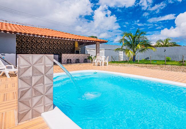 Casa em Camaçari - Casa com WiFi, churrasqueira e ótima localização Casa em Camaçari - Casa com WiFi, churrasqueira e ótima localização