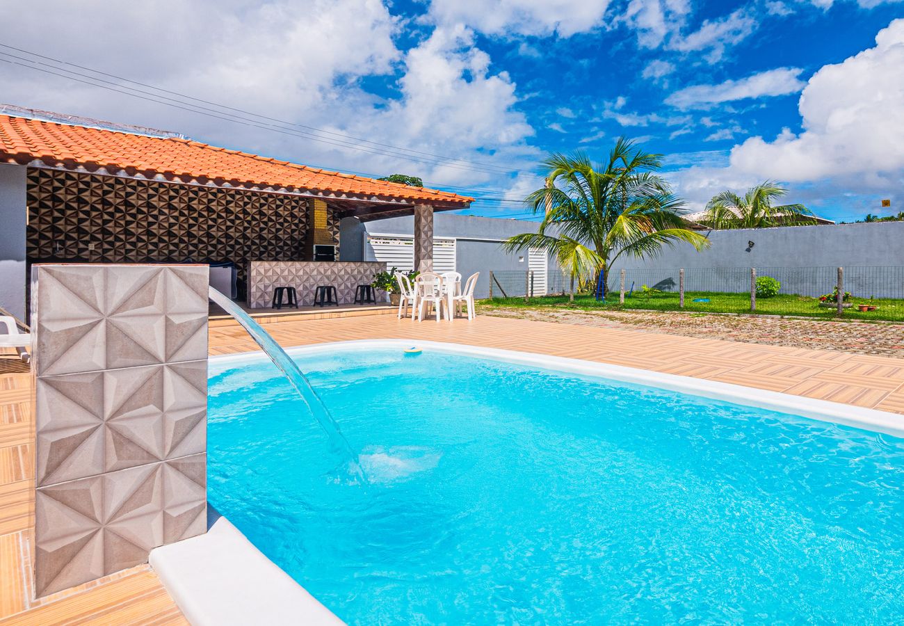 Casa em Camaçari - Casa com WiFi, churrasqueira e ótima localização Casa em Camaçari - Casa com WiFi, churrasqueira e ótima localização