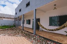 Casa em Camaçari - Casa com WiFi, churrasqueira e ótima localização