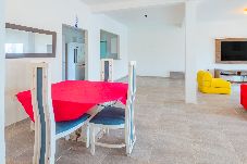 Casa em Camaçari - Casa com WiFi, churrasqueira e ótima localização