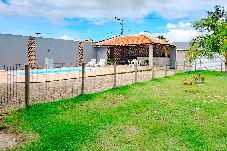 Casa em Camaçari - Casa com WiFi, churrasqueira e ótima localização
