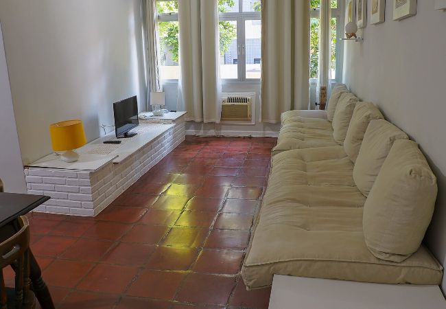 Apartamento em Guarujá - Apto acolhedor a 350m do mar c vaga, pet friendly Apartamento em Guarujá - Apto acolhedor a 350m do mar c vaga, pet friendly