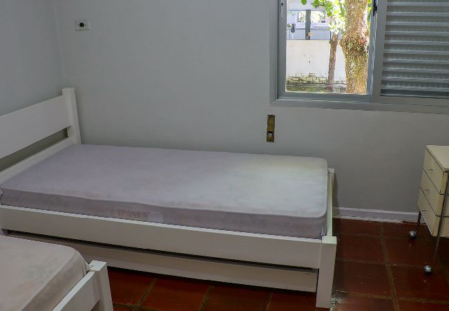 Apartamento em Guarujá - Apto acolhedor a 350m do mar c vaga, pet friendly Apartamento em Guarujá - Apto acolhedor a 350m do mar c vaga, pet friendly