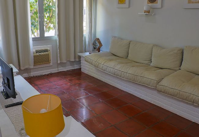 Apartamento em Guarujá - Apto acolhedor a 350m do mar c vaga, pet friendly Apartamento em Guarujá - Apto acolhedor a 350m do mar c vaga, pet friendly