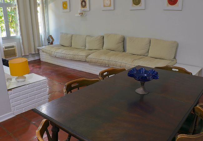 Apartamento em Guarujá - Apto acolhedor a 350m do mar c vaga, pet friendly Apartamento em Guarujá - Apto acolhedor a 350m do mar c vaga, pet friendly