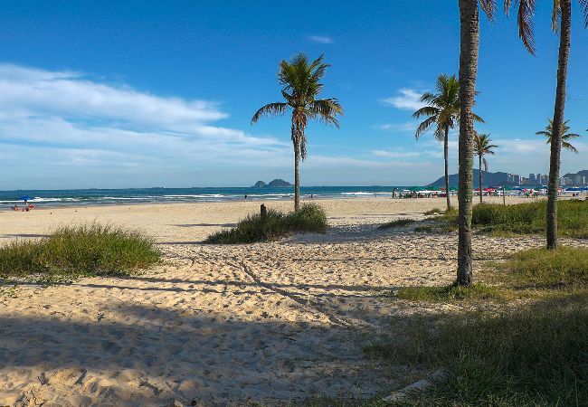 Apartamento em Guarujá - Apto acolhedor a 350m do mar c vaga, pet friendly Apartamento em Guarujá - Apto acolhedor a 350m do mar c vaga, pet friendly