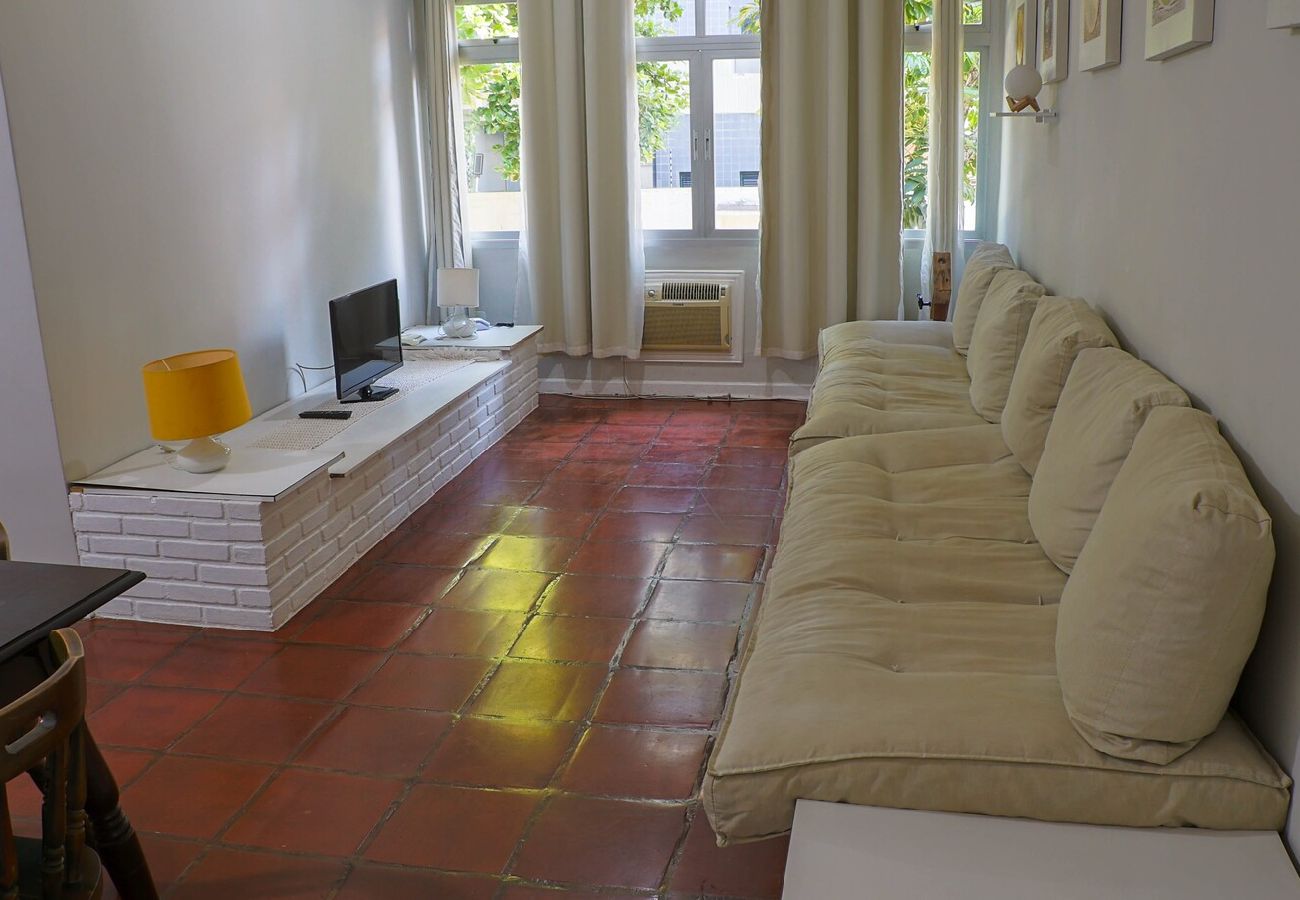 Apartamento em Guarujá - Apto acolhedor a 350m do mar c vaga, pet friendly Apartamento em Guarujá - Apto acolhedor a 350m do mar c vaga, pet friendly