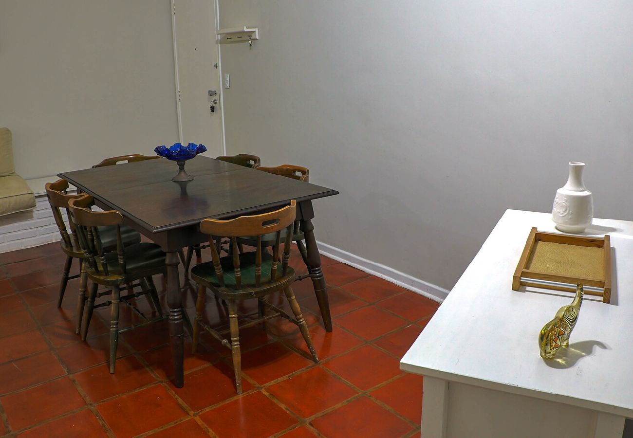 Apartamento em Guarujá - Apto acolhedor a 350m do mar c vaga, pet friendly Apartamento em Guarujá - Apto acolhedor a 350m do mar c vaga, pet friendly