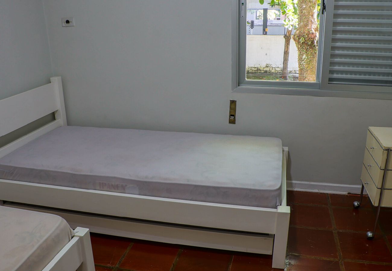 Apartamento em Guarujá - Apto acolhedor a 350m do mar c vaga, pet friendly Apartamento em Guarujá - Apto acolhedor a 350m do mar c vaga, pet friendly