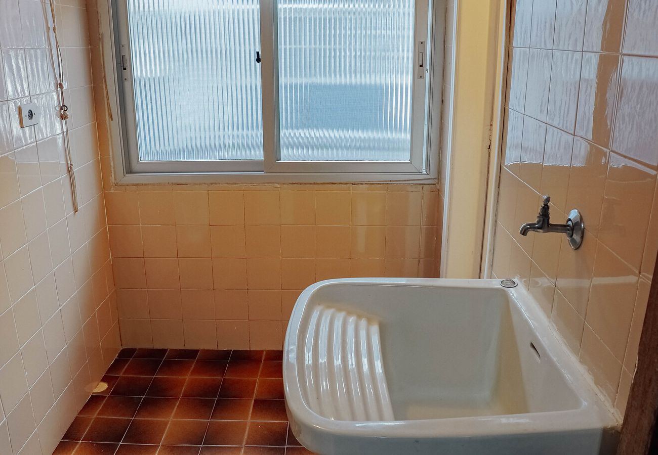 Apartamento em Guarujá - Apto acolhedor a 350m do mar c vaga, pet friendly Apartamento em Guarujá - Apto acolhedor a 350m do mar c vaga, pet friendly