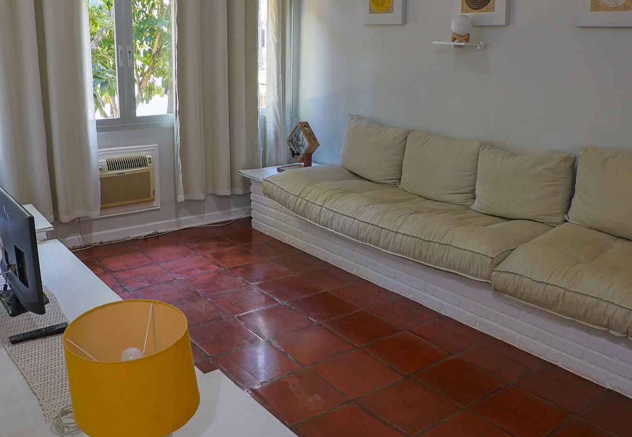 Apartamento em Guarujá - Apto acolhedor a 350m do mar c vaga, pet friendly Apartamento em Guarujá - Apto acolhedor a 350m do mar c vaga, pet friendly