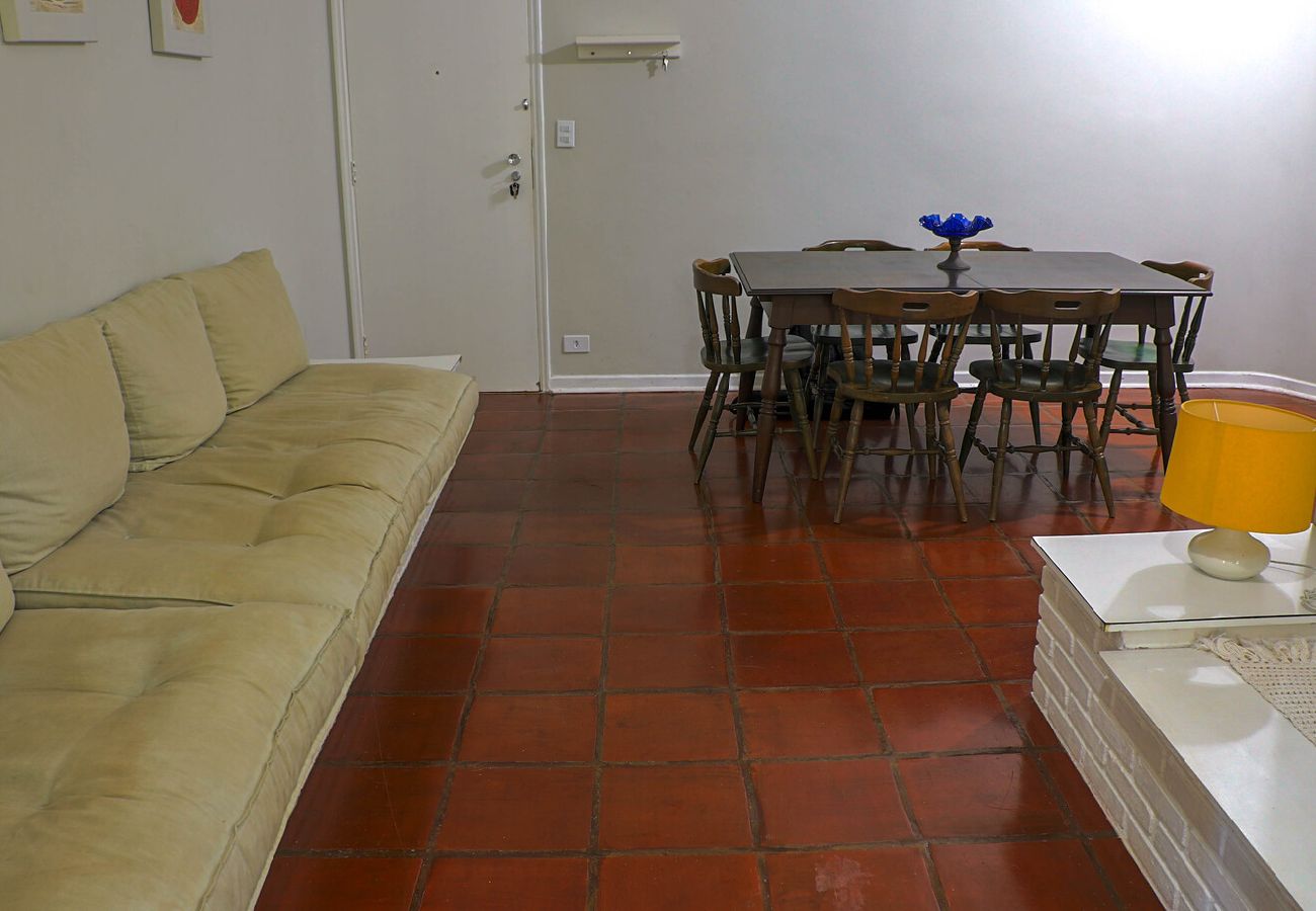 Apartamento em Guarujá - Apto acolhedor a 350m do mar c vaga, pet friendly Apartamento em Guarujá - Apto acolhedor a 350m do mar c vaga, pet friendly