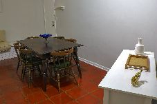 Apartamento em Guarujá - Apto acolhedor a 350m do mar c vaga, pet friendly