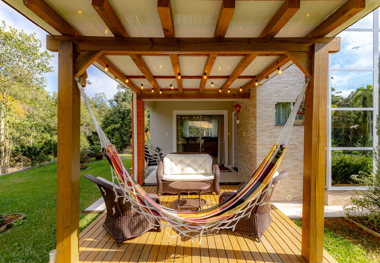 Casa em Benedito Novo - Casa de campo c/ Wi-Fi, jardim e churrasqueira Casa em Benedito Novo - Casa de campo c/ Wi-Fi, jardim e churrasqueira