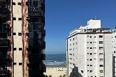 Apartamento em Praia Grande - Apto c wifi, churrasq, pet friendly a 120m do mar