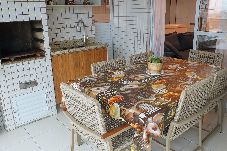 Apartamento em Praia Grande - Apto c wifi, churrasq, pet friendly a 120m do mar