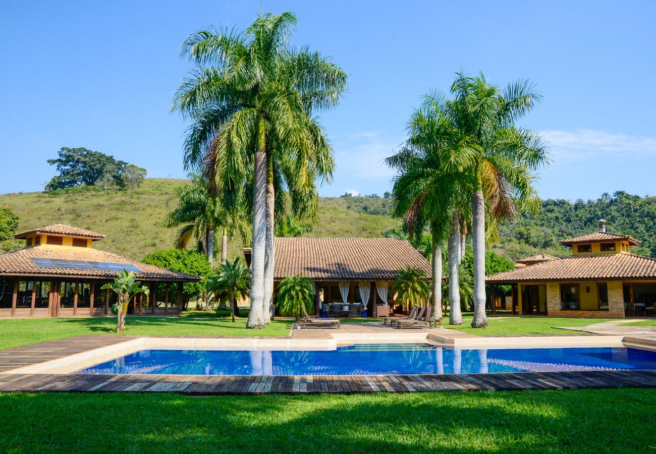 Casa em Santa Branca - Casa de campo c/ piscina, academia, hidro e Wi-fi Casa em Santa Branca - Casa de campo c/ piscina, academia, hidro e Wi-fi