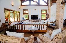Casa em Santa Branca - Casa de campo c/ piscina, academia, hidro e Wi-fi