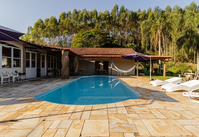 Casa em Igaratá - Chácara ótima localização, piscina e churrasqueira Casa em Igaratá - Chácara ótima localização, piscina e churrasqueira