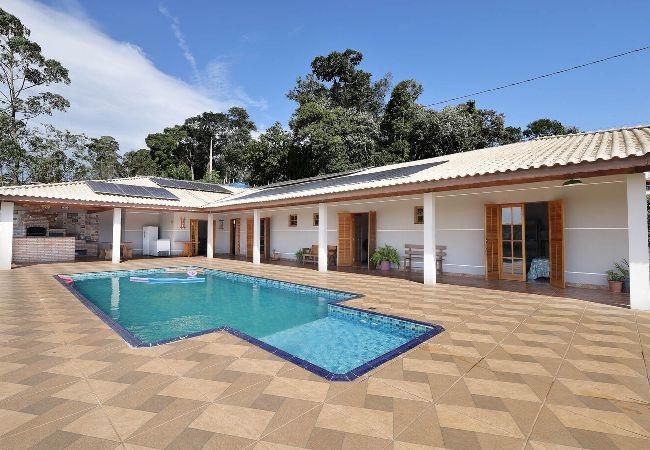 Casa em Ibiúna - Chácara com piscina, churrasq e WiFi, pet friendly Casa em Ibiúna - Chácara com piscina, churrasq e WiFi, pet friendly