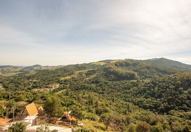Apartamento em Águas de Lindóia - Apto c/ Piscina, Churrasqueira e Vista p/ Montanha Apartamento em Águas de Lindóia - Apto c/ Piscina, Churrasqueira e Vista p/ Montanha