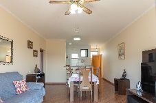 Apartamento em Águas de Lindóia - Apto c/ Piscina, Churrasqueira e Vista p/ Montanha