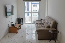 Apartamento em Praia Grande - Apto com wi-fi, ar cond. e garagem à 100m da praia