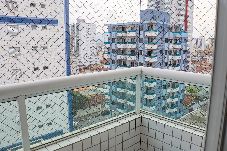 Apartamento em Praia Grande - Apto com wi-fi, ar cond. e garagem à 100m da praia