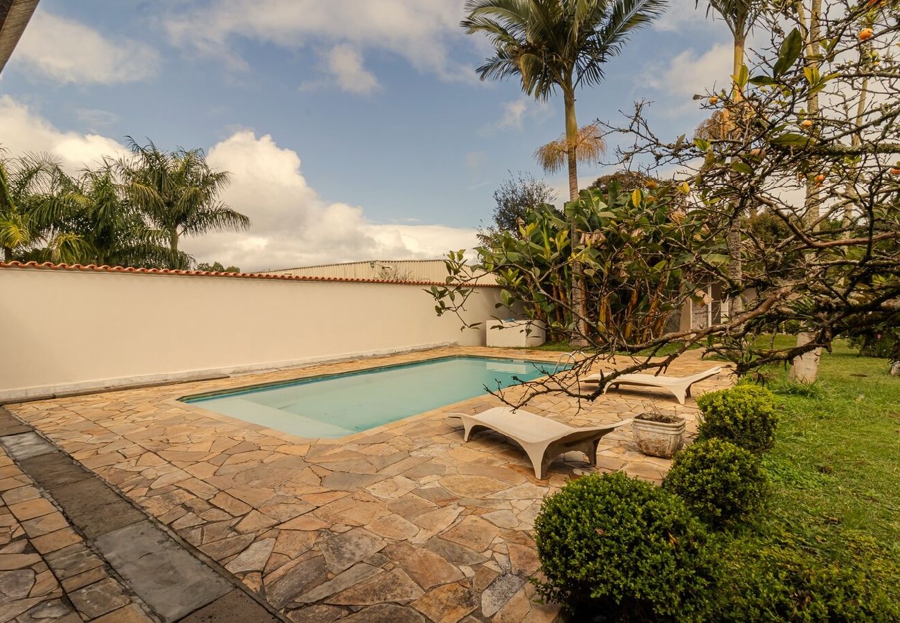 Casa em Suzano - Chácara com churrasqueira, salão de jogos e Wi-fi Casa em Suzano - Chácara com churrasqueira, salão de jogos e Wi-fi