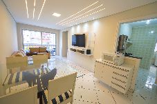 Apartamento em Guarujá - Apto com Wi-Fi, ar-condicionado e vaga de garagem