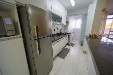 Apartamento em Guarujá - Apto completo com wi-fi, ar-cond a 200m da praia