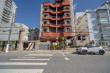 Apartamento em Guarujá - Apto completo com wi-fi, ar-cond a 200m da praia