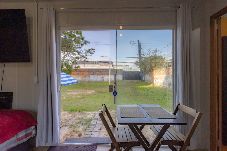 Trailer em Balneário Camboriú - Casa Container: Minimalismo e Estilo a 130m do mar
