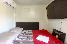Trailer em Balneário Camboriú - Casa Container: Minimalismo e Estilo a 130m do mar