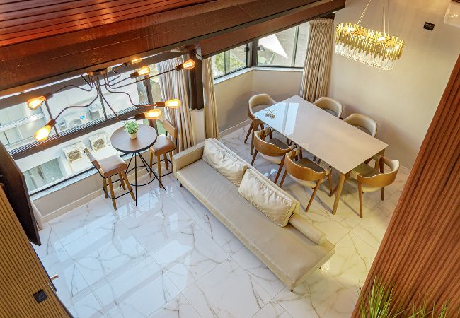 Apartamento em Florianópolis - Triplex pet friendly c/ churrasqueira e hidro Apartamento em Florianópolis - Triplex pet friendly c/ churrasqueira e hidro