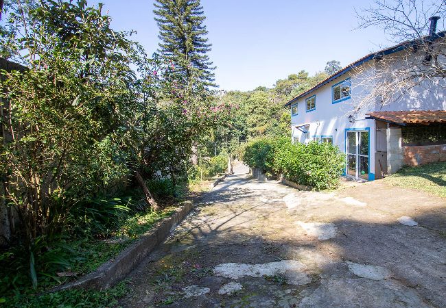 Casa em Santana de Parnaíba - Refúgio Pet-Friendly c/ Lareira, garagem e Wi-fi Casa em Santana de Parnaíba - Refúgio Pet-Friendly c/ Lareira, garagem e Wi-fi