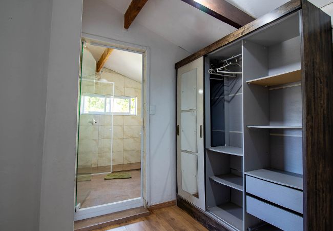 Casa em Santana de Parnaíba - Refúgio Pet-Friendly c/ Lareira, garagem e Wi-fi Casa em Santana de Parnaíba - Refúgio Pet-Friendly c/ Lareira, garagem e Wi-fi